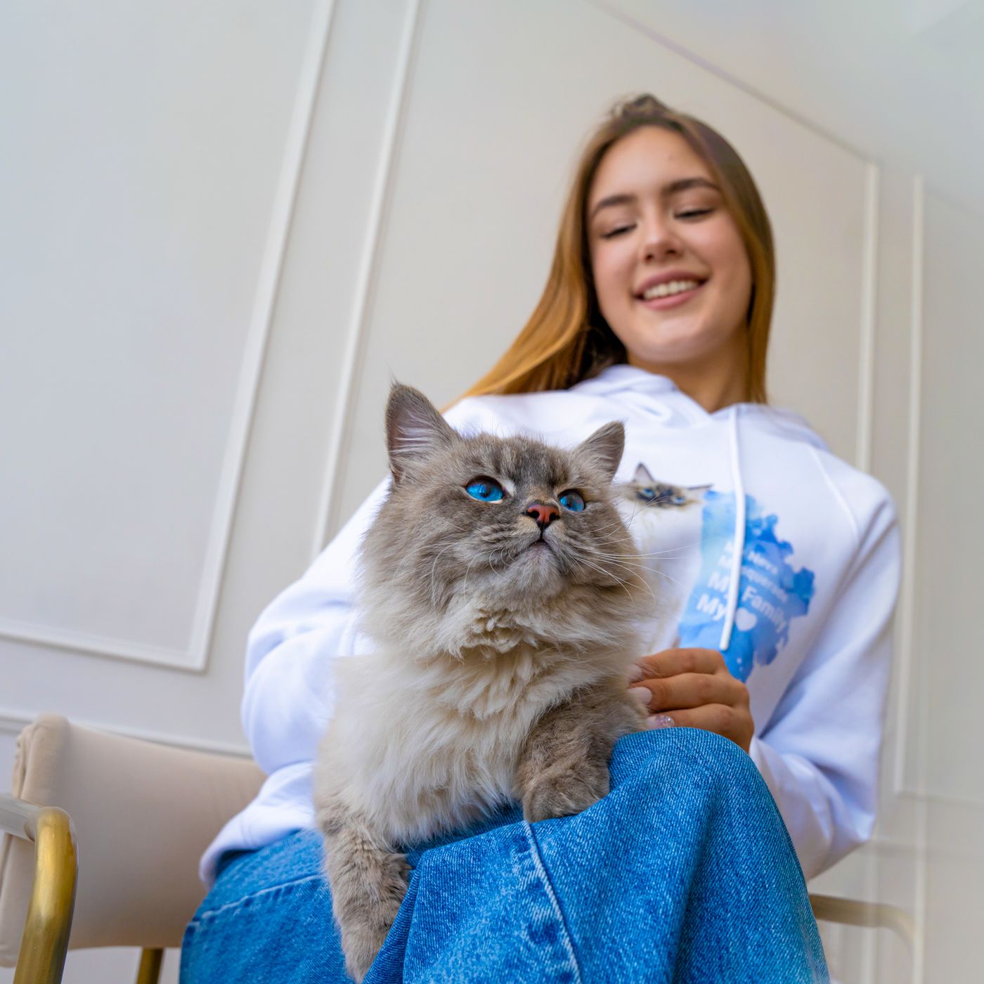 Monge Gift Shop collection 2023 толстовка белая Невская Маскарадная размер L — фото 2